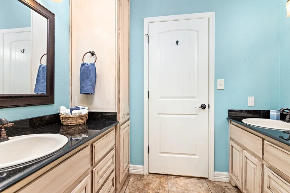 141 County Road 889 Buna, TX 77612