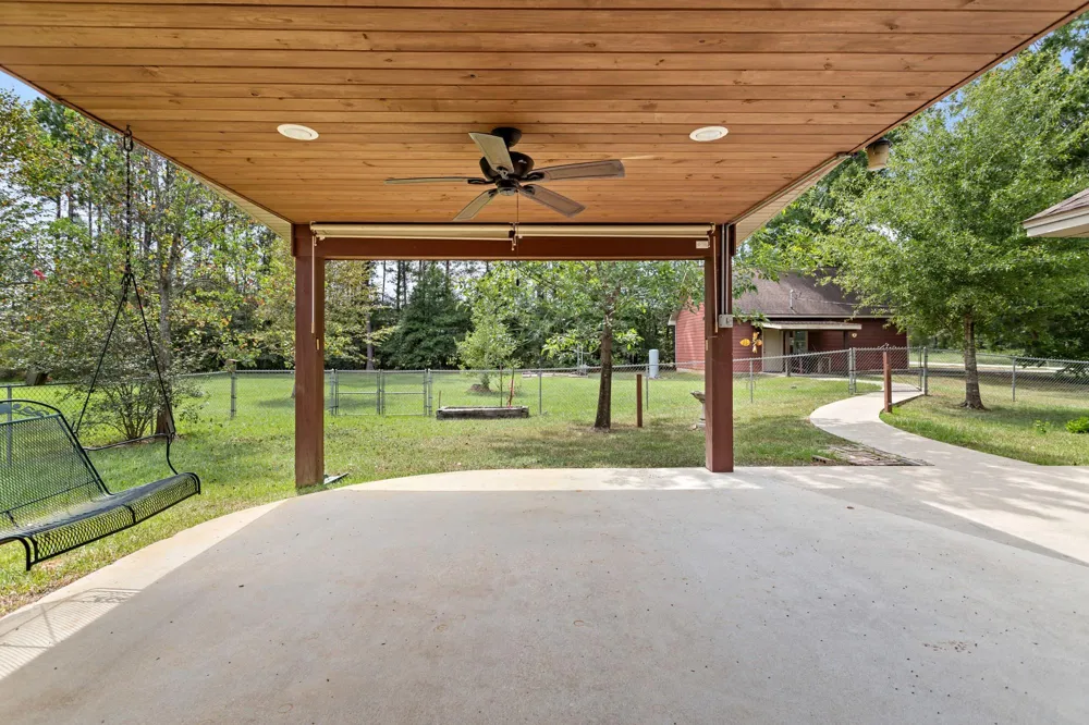 141 County Road 889 Buna, TX 77612