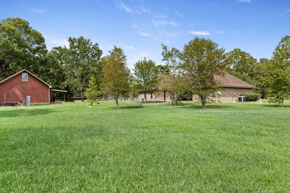 141 County Road 889 Buna, TX 77612