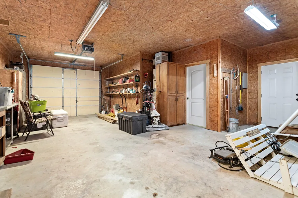 141 County Road 889 Buna, TX 77612
