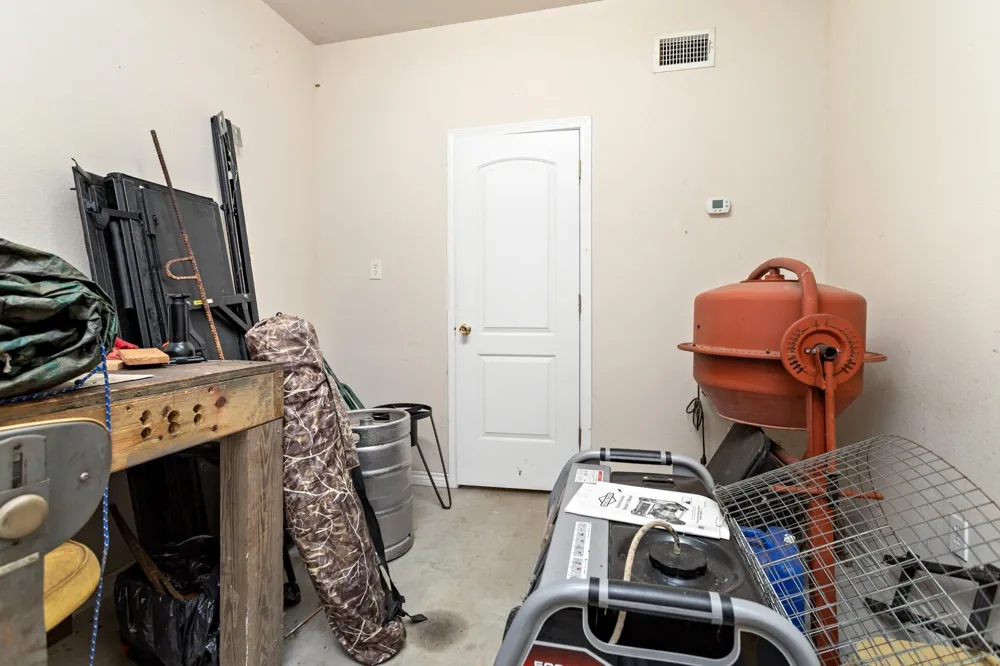 141 County Road 889 Buna, TX 77612