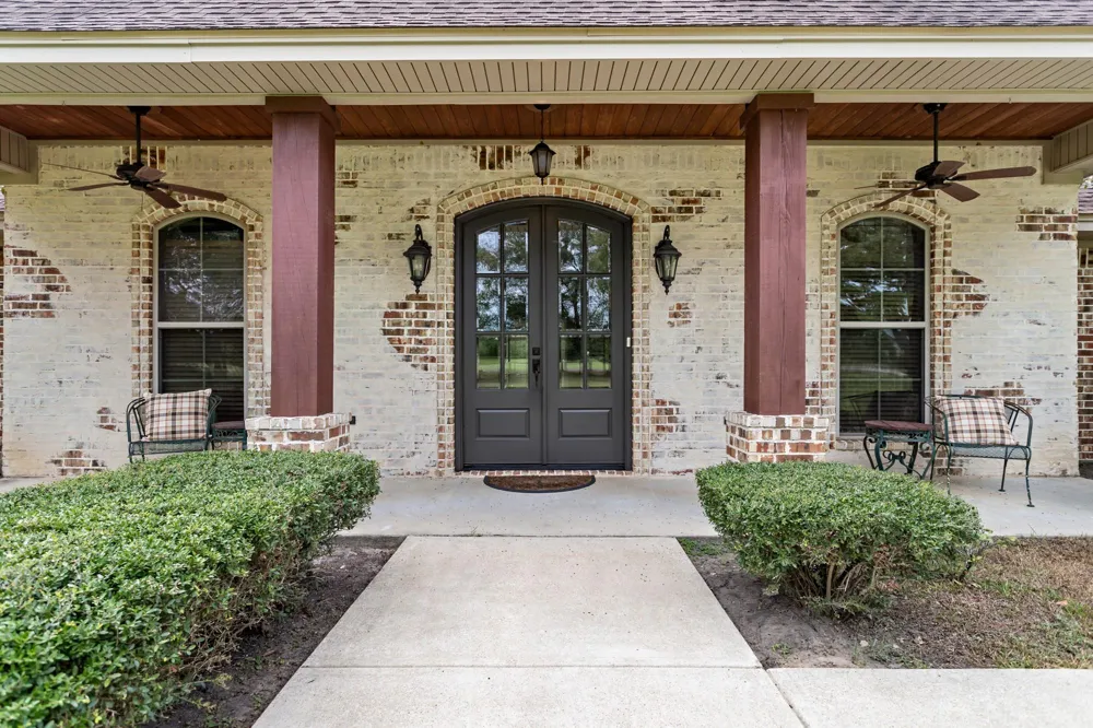 141 County Road 889 Buna, TX 77612