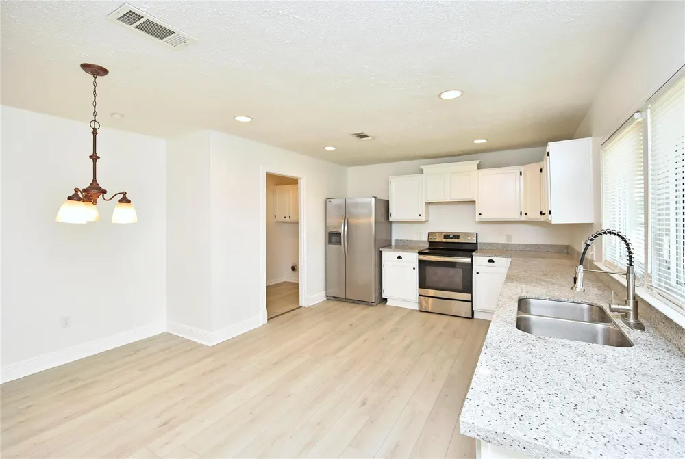 2207 Woodglen Drive Missouri City, TX 77489