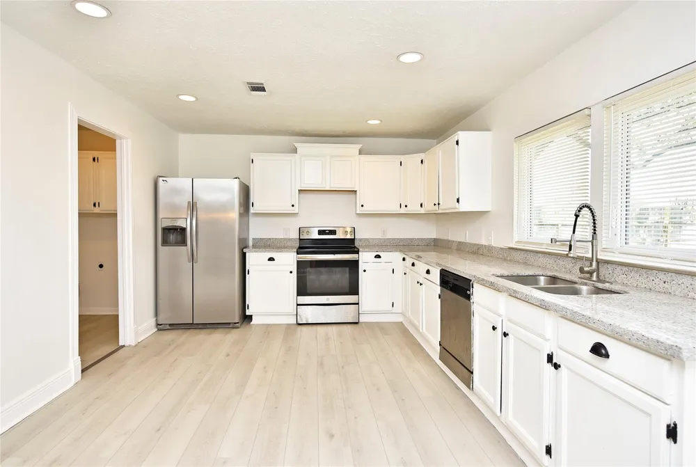 2207 Woodglen Drive Missouri City, TX 77489