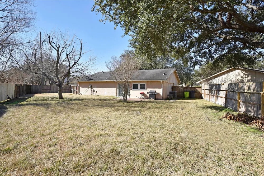 2207 Woodglen Drive Missouri City, TX 77489