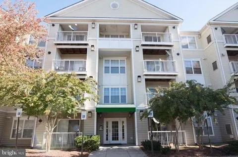 14200 FARNSWORTH LANE #106
