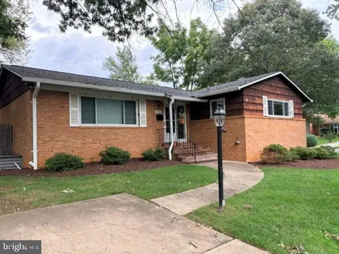 7016 ROUNDTREE ROAD