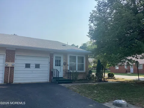 8 Lexington Drive #B