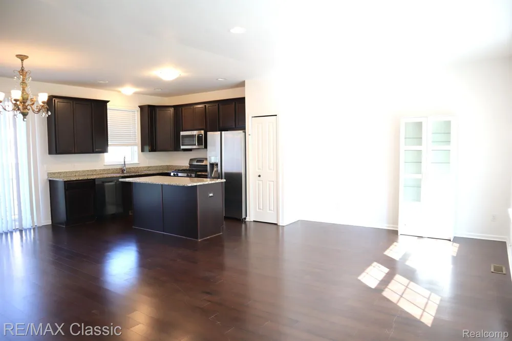 28561 Melanie Lane Novi City, MI 48377