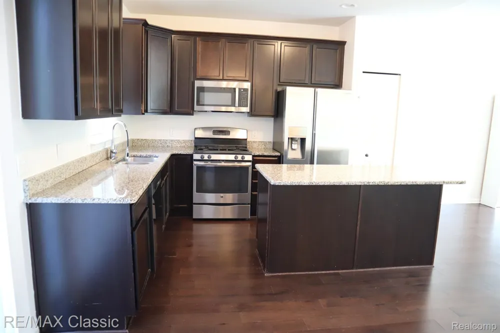 28561 Melanie Lane Novi City, MI 48377