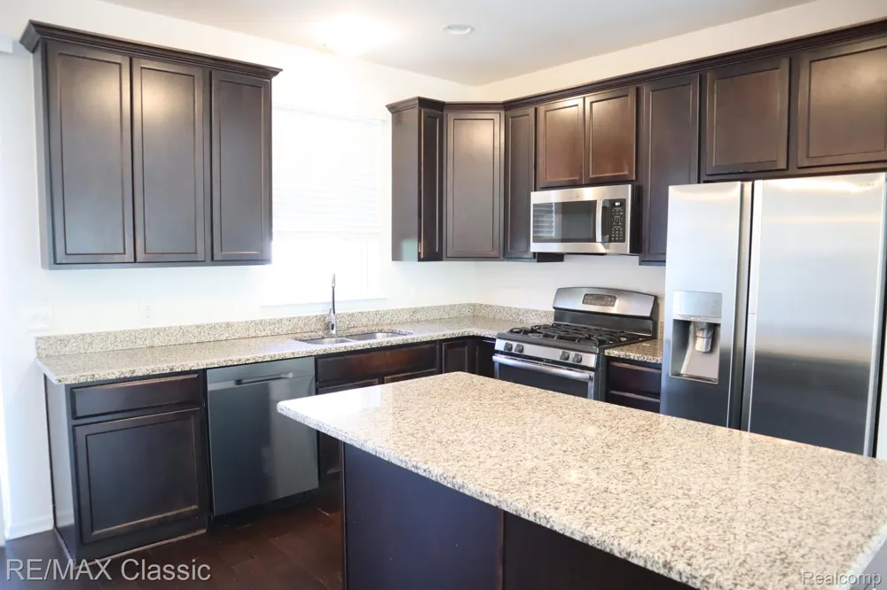28561 Melanie Lane Novi City, MI 48377