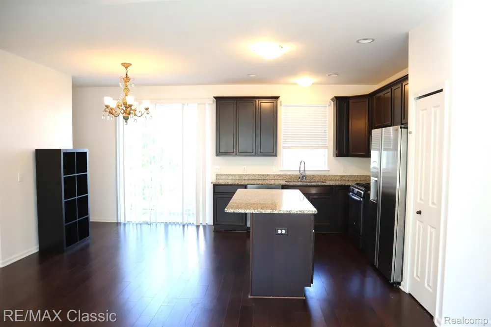 28561 Melanie Lane Novi City, MI 48377