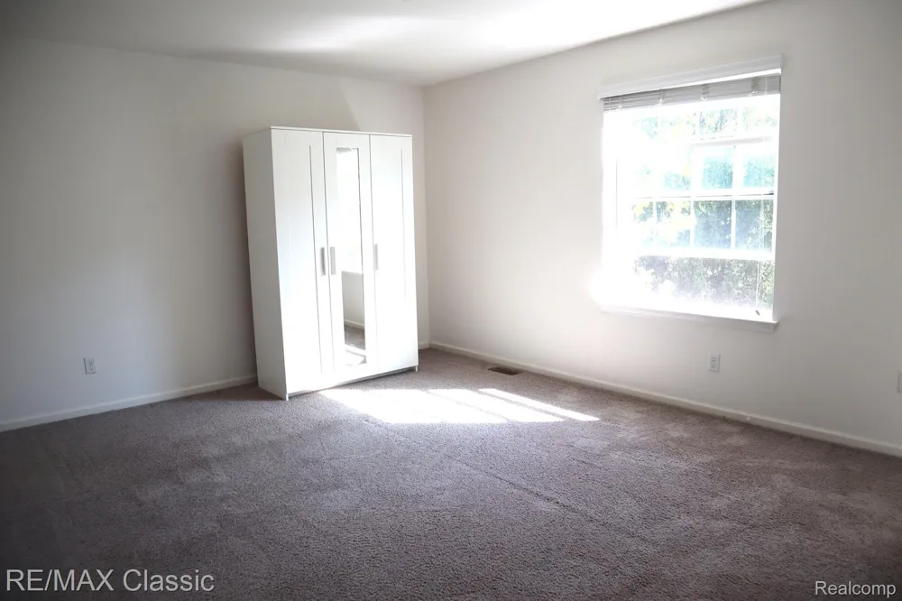 28561 Melanie Lane Novi City, MI 48377