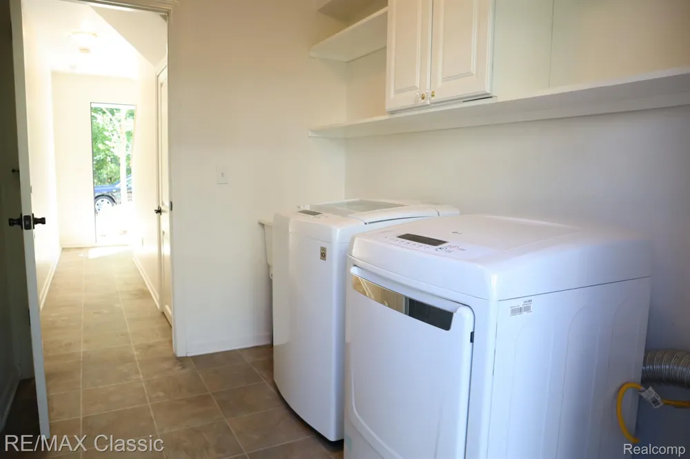 28561 Melanie Lane Novi City, MI 48377