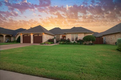 1608 Ridgewood Drive