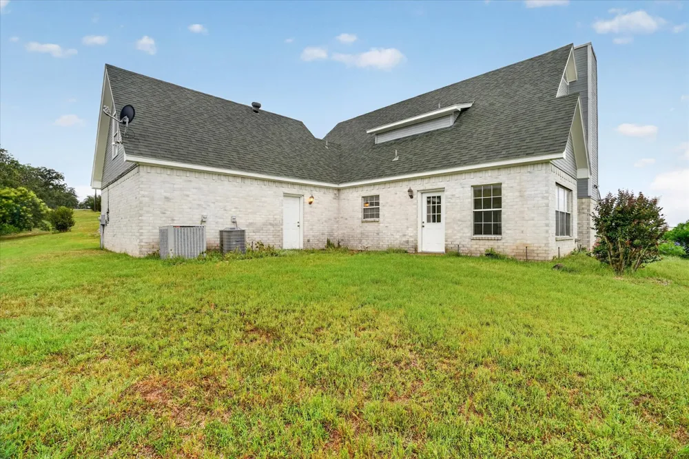 4697 Holbrook Road Springtown, TX 76082