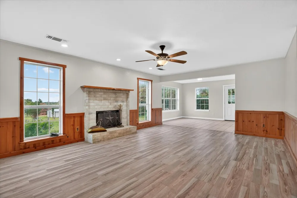 4697 Holbrook Road Springtown, TX 76082