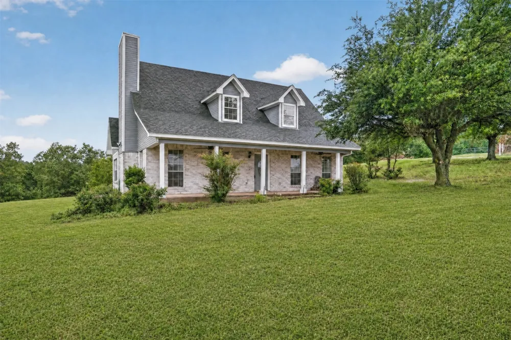 4697 Holbrook Road Springtown, TX 76082