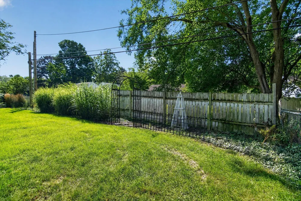 505 North Drive W Marshall, MI 49068