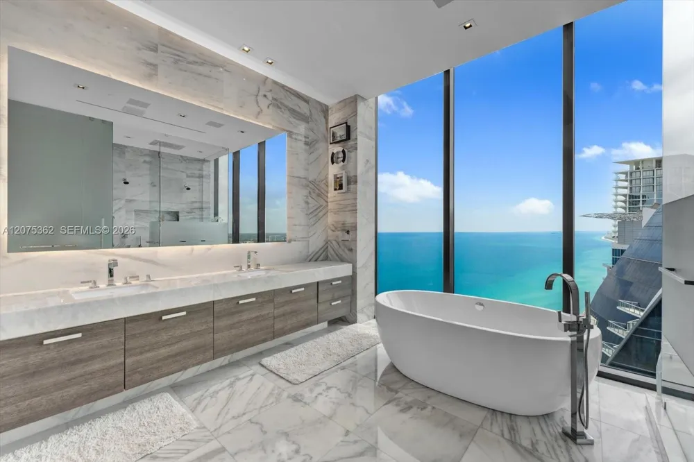 17141 Collins Ave #4201 Sunny Isles Beach, FL 33160