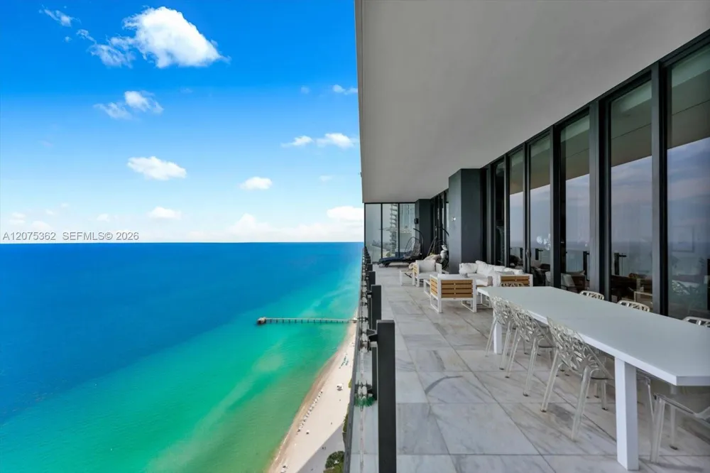 17141 Collins Ave #4201 Sunny Isles Beach, FL 33160