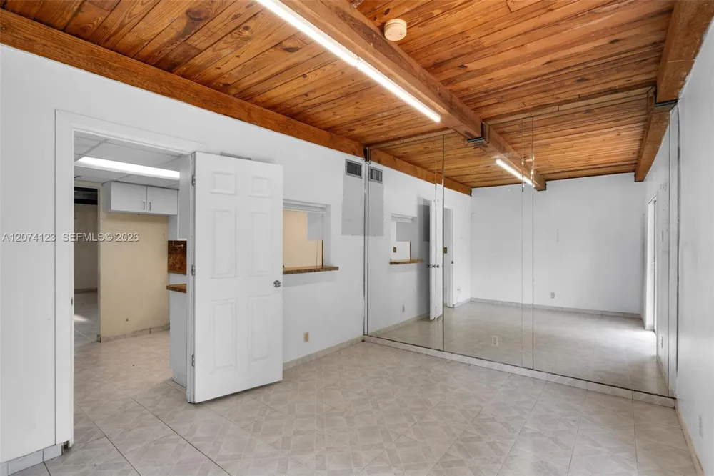 3711 Riverside Dr Coral Springs, FL 33065