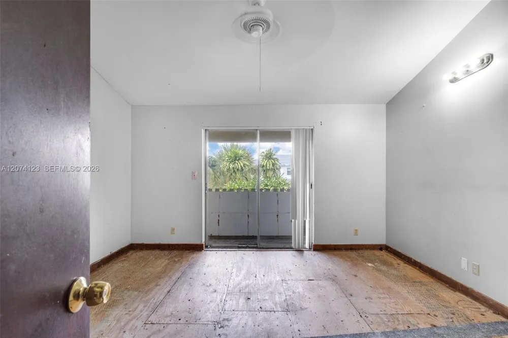 3711 Riverside Dr Coral Springs, FL 33065