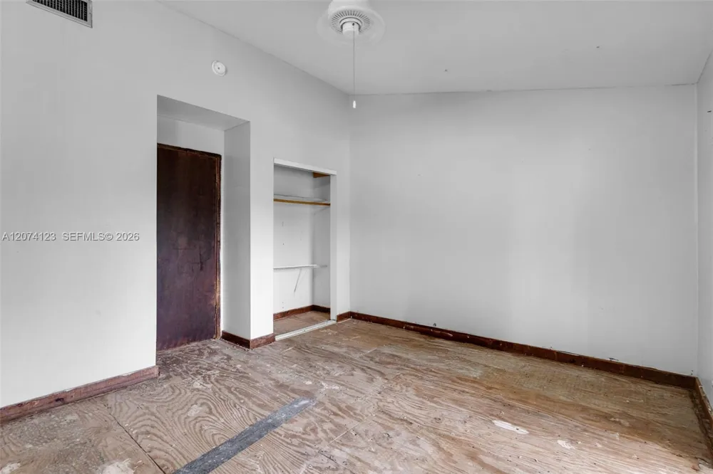 3711 Riverside Dr Coral Springs, FL 33065