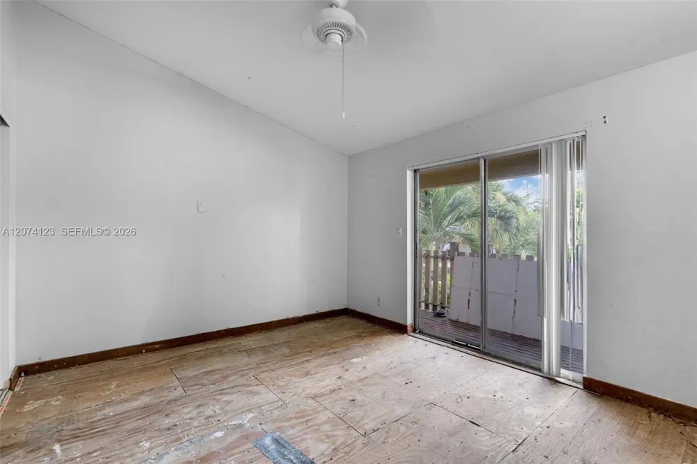 3711 Riverside Dr Coral Springs, FL 33065