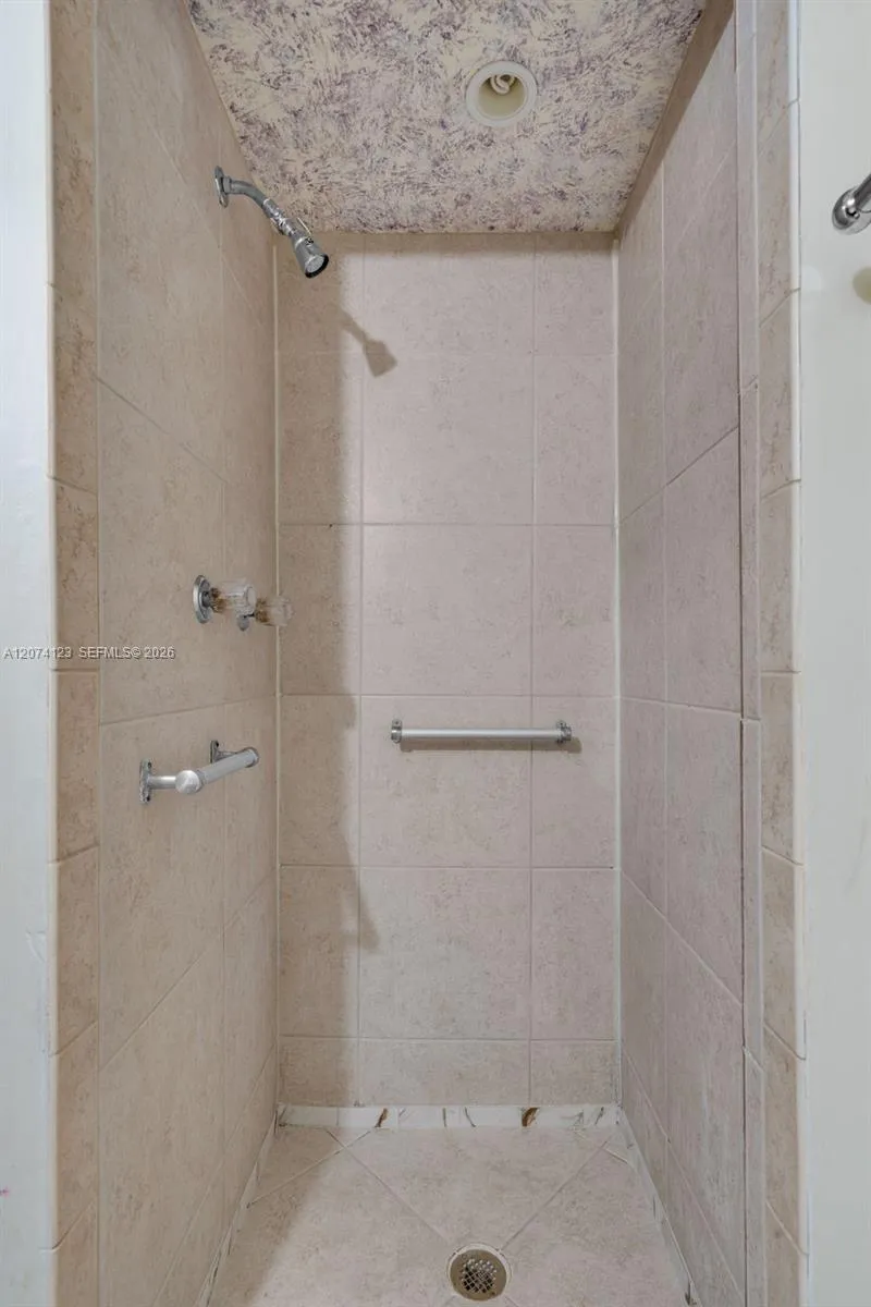 3711 Riverside Dr Coral Springs, FL 33065