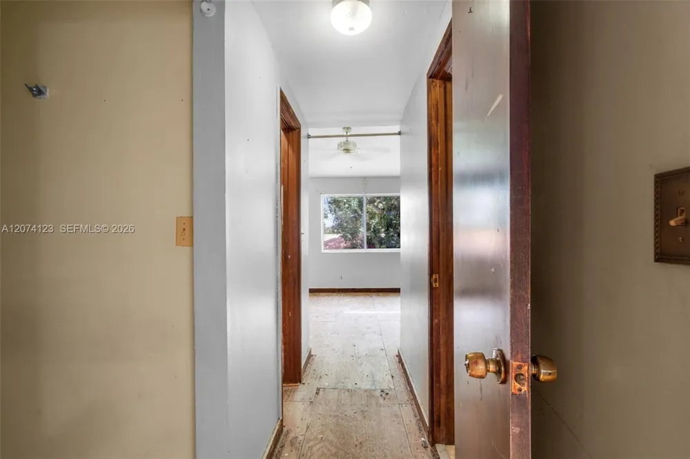 3711 Riverside Dr Coral Springs, FL 33065