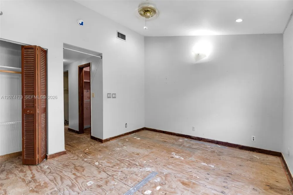 3711 Riverside Dr Coral Springs, FL 33065