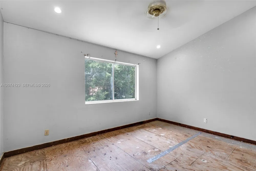 3711 Riverside Dr Coral Springs, FL 33065