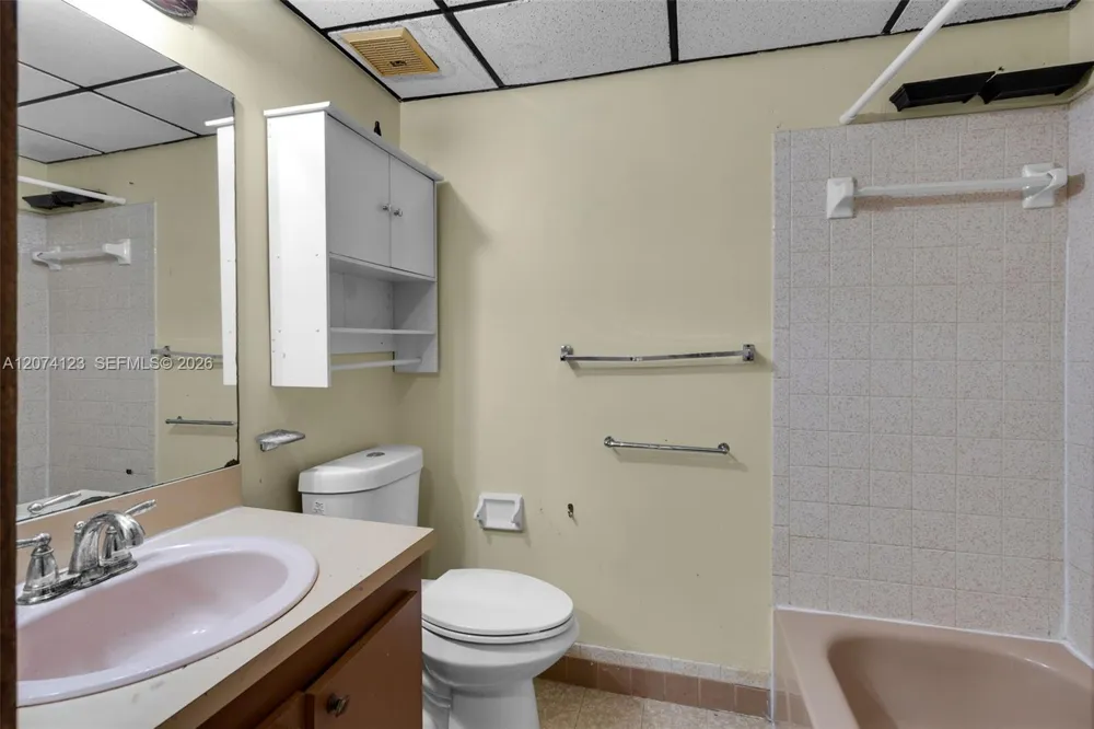 3711 Riverside Dr Coral Springs, FL 33065