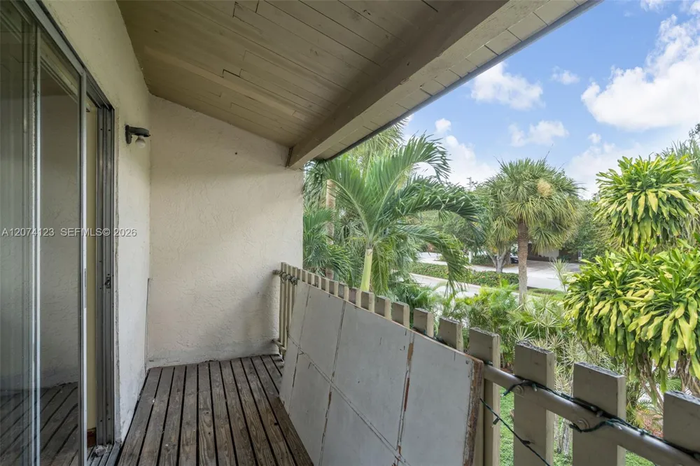 3711 Riverside Dr Coral Springs, FL 33065