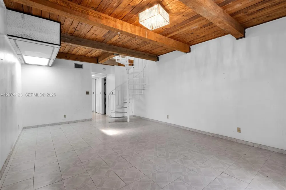3711 Riverside Dr Coral Springs, FL 33065