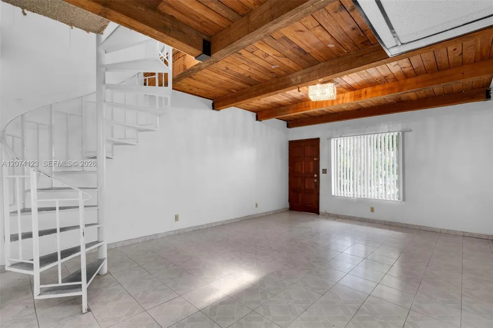 3711 Riverside Dr Coral Springs, FL 33065