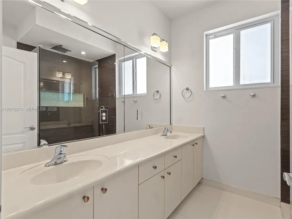 15392 SW 25th Ter Miami, FL 33185