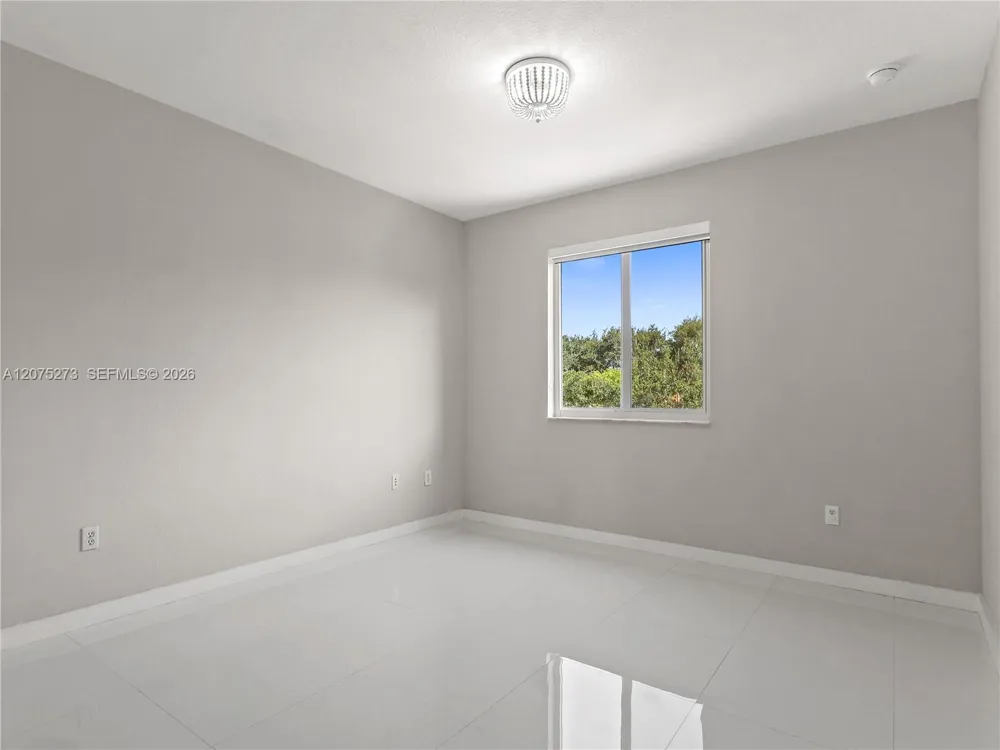 15392 SW 25th Ter Miami, FL 33185