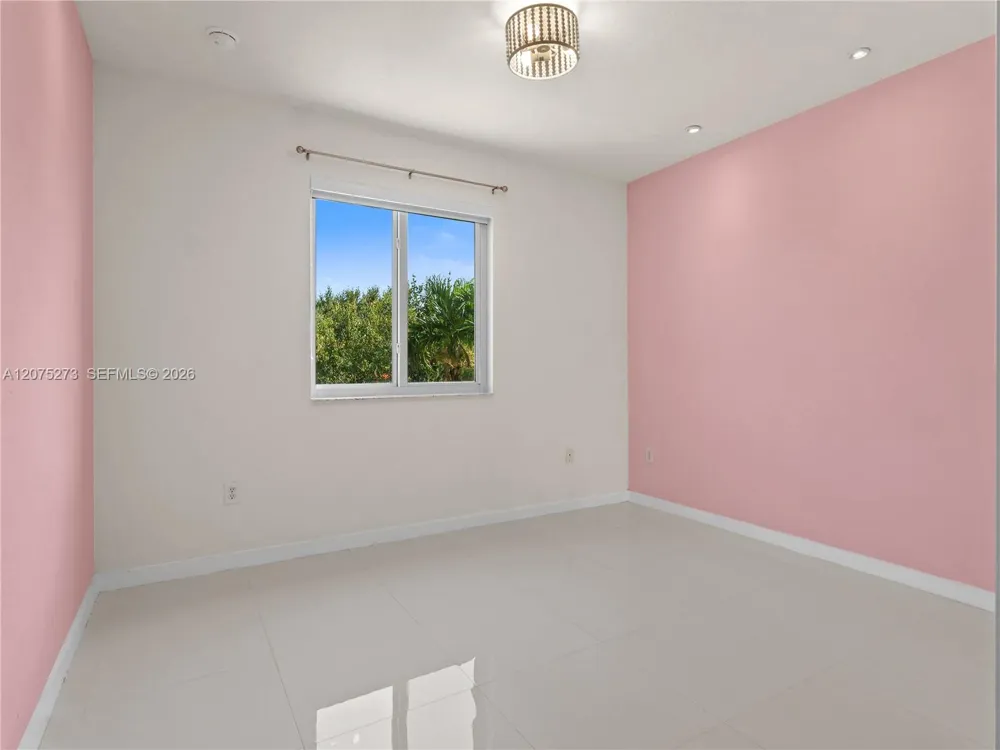 15392 SW 25th Ter Miami, FL 33185
