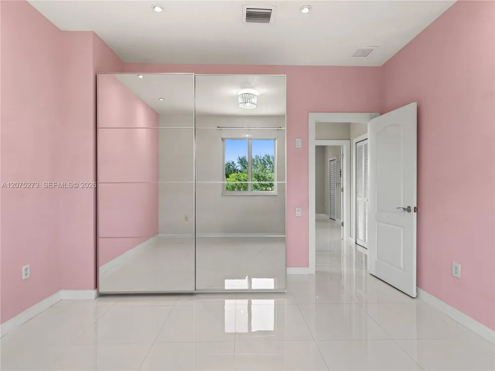 15392 SW 25th Ter Miami, FL 33185