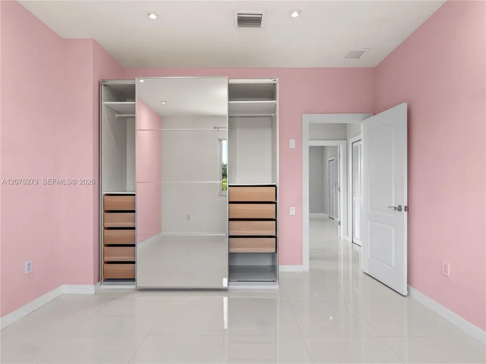 15392 SW 25th Ter Miami, FL 33185