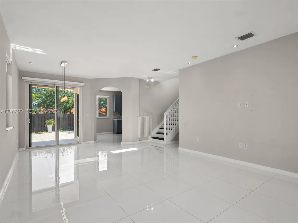 15392 SW 25th Ter Miami, FL 33185