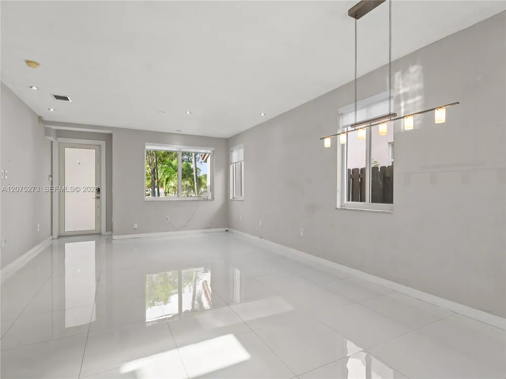 15392 SW 25th Ter Miami, FL 33185