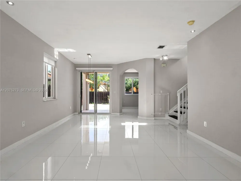 15392 SW 25th Ter Miami, FL 33185