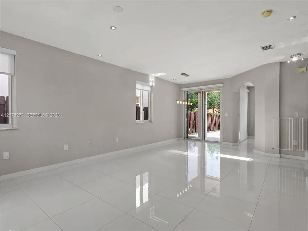 15392 SW 25th Ter Miami, FL 33185