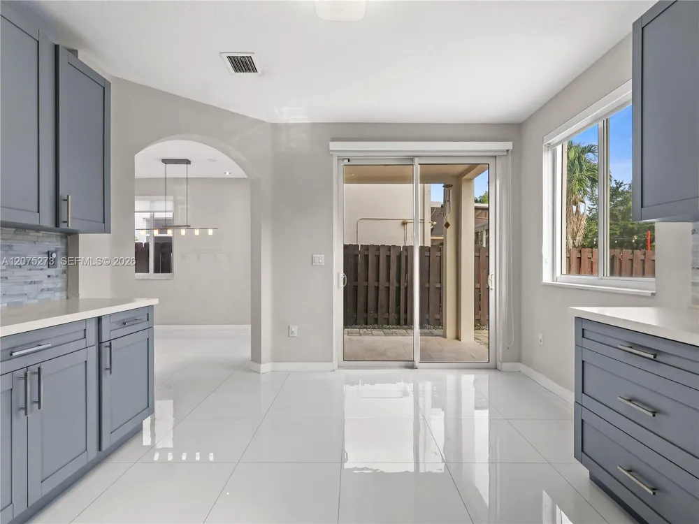 15392 SW 25th Ter Miami, FL 33185