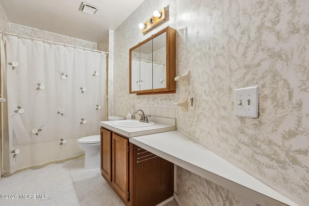28 W Kinkora Court W Toms River, NJ 08757