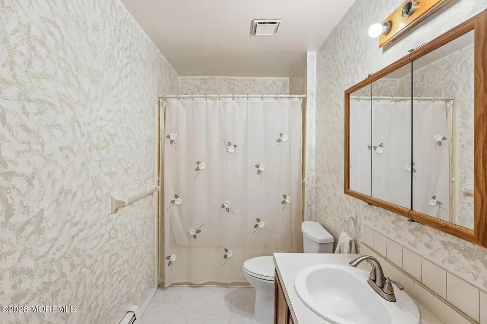 28 W Kinkora Court W Toms River, NJ 08757