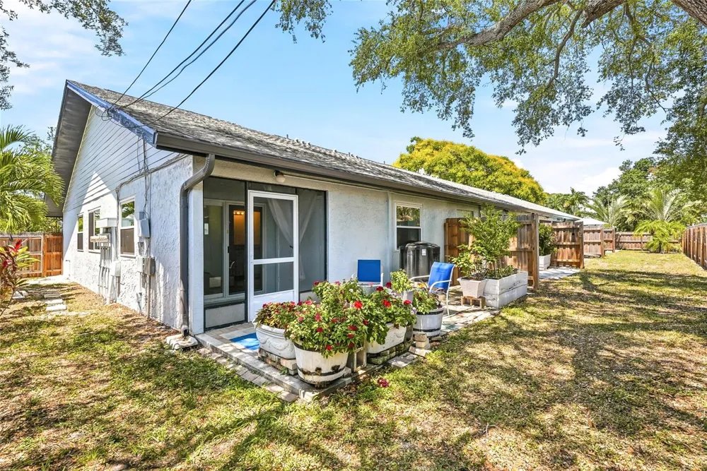 366 47TH AVENUE #5 St Petersburg, FL 33703